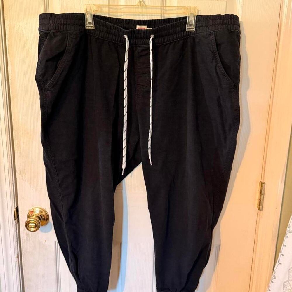 Faded Black Levi's Capri joggers with drawstring- size 20w casual streetwear